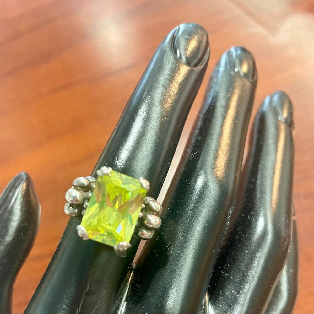 Elegant Silver and Green Gemstone Ring